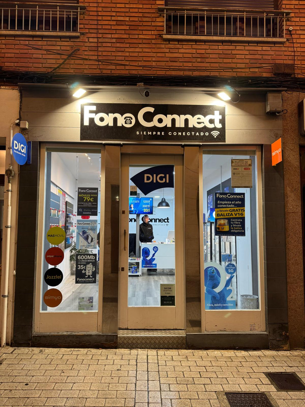 Fachada de FonoConnect Astorga, tienda distribuidora de MásMóvil
